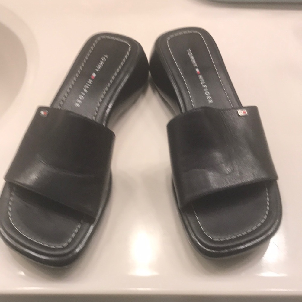 Tommy Hilfiger women’s black slip on shoes